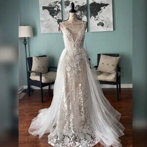 Gorgeous overskirt wedding dress Ladivine